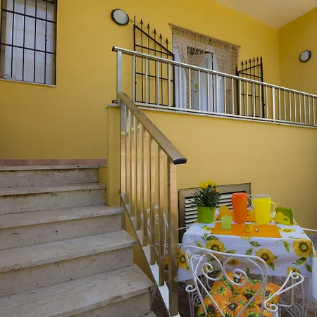 Fiori Gialli Caucana ベッド・アンド・ブレックファスト